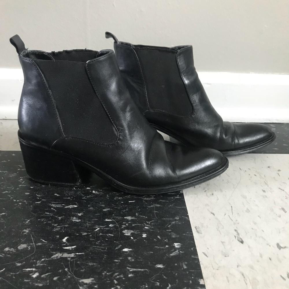 Marc Fisher LTD Yale Chelsea Boot Size 7